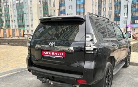 Toyota Land Cruiser Prado 150 рестайлинг 2, 2021 год, 6 850 000 рублей, 3 фотография