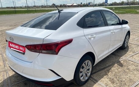 Hyundai Solaris II рестайлинг, 2021 год, 1 680 000 рублей, 3 фотография