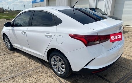 Hyundai Solaris II рестайлинг, 2021 год, 1 680 000 рублей, 4 фотография