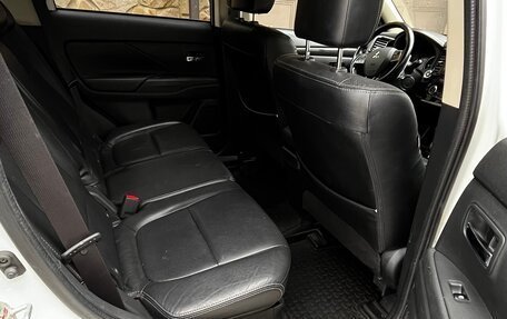 Mitsubishi Outlander III рестайлинг 3, 2015 год, 2 250 000 рублей, 5 фотография