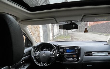 Mitsubishi Outlander III рестайлинг 3, 2015 год, 2 250 000 рублей, 8 фотография