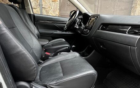 Mitsubishi Outlander III рестайлинг 3, 2015 год, 2 250 000 рублей, 6 фотография