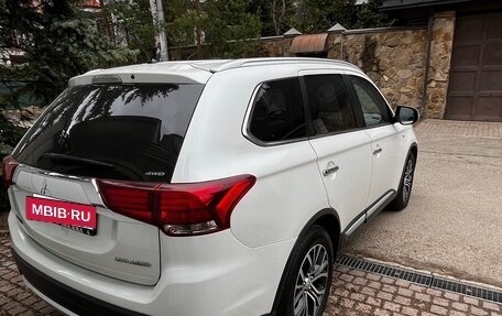 Mitsubishi Outlander III рестайлинг 3, 2015 год, 2 250 000 рублей, 2 фотография