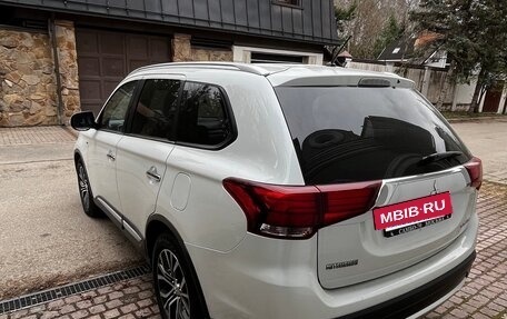 Mitsubishi Outlander III рестайлинг 3, 2015 год, 2 250 000 рублей, 3 фотография