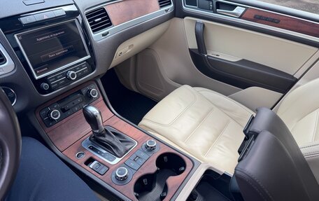 Volkswagen Touareg III, 2011 год, 2 600 000 рублей, 11 фотография