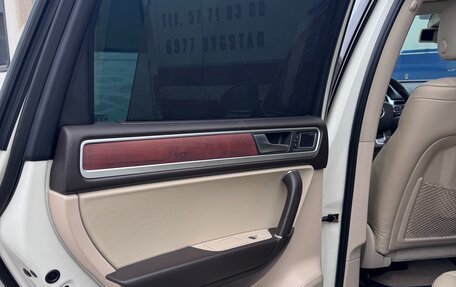 Volkswagen Touareg III, 2011 год, 2 600 000 рублей, 16 фотография