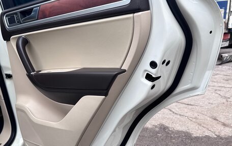 Volkswagen Touareg III, 2011 год, 2 600 000 рублей, 19 фотография