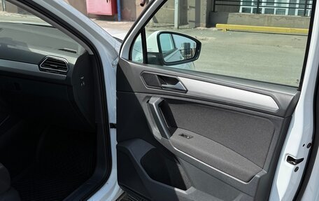 Volkswagen Tiguan II, 2018 год, 2 200 000 рублей, 13 фотография