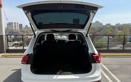 Volkswagen Tiguan II, 2018 год, 2 200 000 рублей, 16 фотография