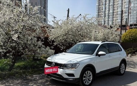 Volkswagen Tiguan II, 2018 год, 2 200 000 рублей, 17 фотография