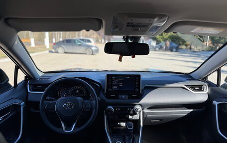 Toyota RAV4, 2021 год, 4 550 000 рублей, 16 фотография