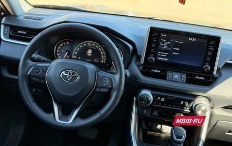 Toyota RAV4, 2021 год, 4 550 000 рублей, 17 фотография