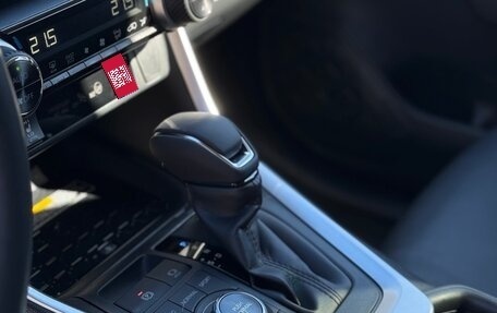 Toyota RAV4, 2021 год, 4 550 000 рублей, 21 фотография