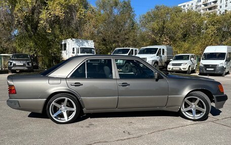 Mercedes-Benz E-Класс, 1992 год, 700 000 рублей, 4 фотография