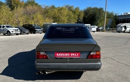 Mercedes-Benz E-Класс, 1992 год, 700 000 рублей, 3 фотография