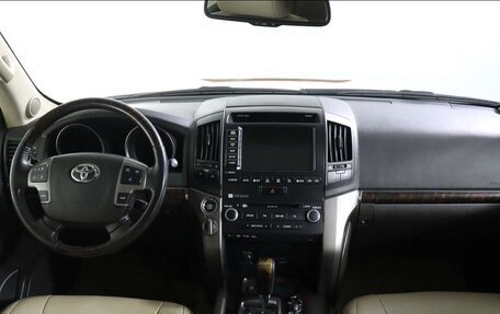 Toyota Land Cruiser 200, 2010 год, 2 600 000 рублей, 6 фотография