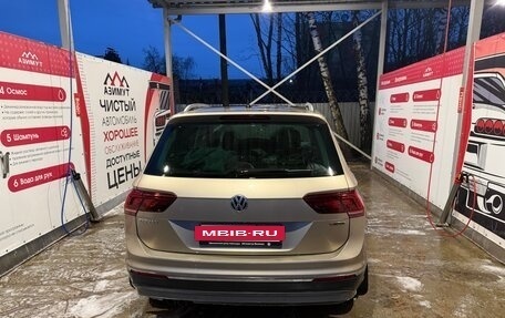 Volkswagen Tiguan II, 2018 год, 3 100 000 рублей, 5 фотография