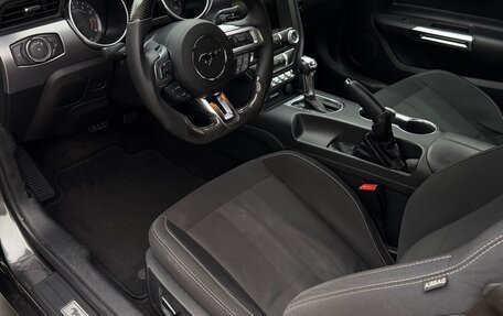 Ford Mustang VI рестайлинг, 2018 год, 2 300 000 рублей, 9 фотография