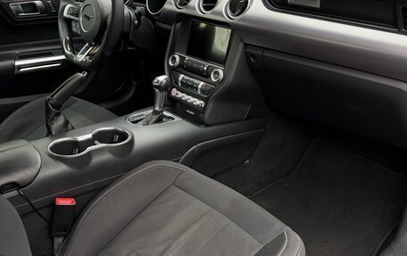 Ford Mustang VI рестайлинг, 2018 год, 2 300 000 рублей, 12 фотография