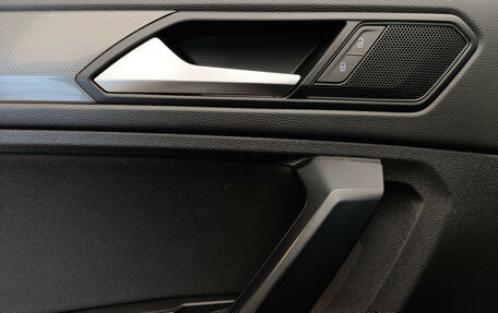 Volkswagen Tiguan II, 2019 год, 2 598 000 рублей, 15 фотография