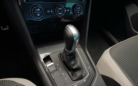 Volkswagen Tiguan II, 2019 год, 2 598 000 рублей, 17 фотография