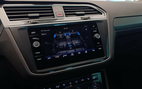 Volkswagen Tiguan II, 2019 год, 2 598 000 рублей, 19 фотография