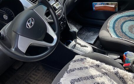 Hyundai Solaris II рестайлинг, 2011 год, 750 000 рублей, 4 фотография