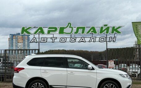 Mitsubishi Outlander III рестайлинг 3, 2018 год, 2 399 000 рублей, 4 фотография