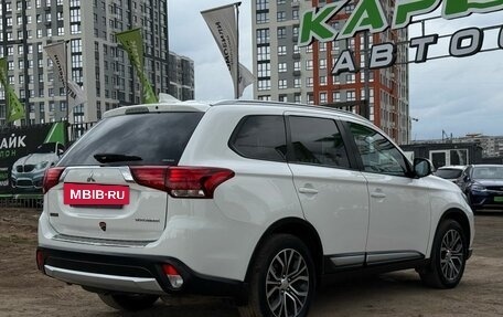 Mitsubishi Outlander III рестайлинг 3, 2018 год, 2 399 000 рублей, 8 фотография