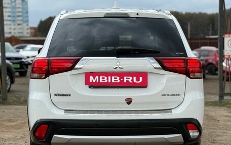 Mitsubishi Outlander III рестайлинг 3, 2018 год, 2 399 000 рублей, 6 фотография