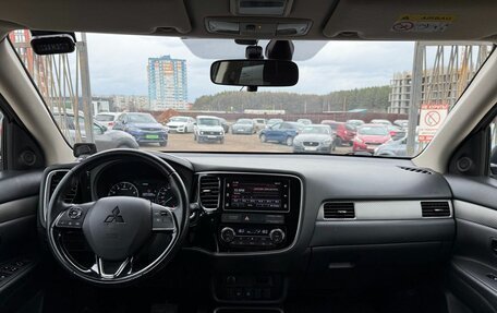 Mitsubishi Outlander III рестайлинг 3, 2018 год, 2 399 000 рублей, 15 фотография