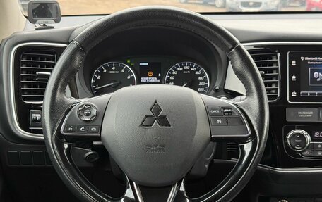 Mitsubishi Outlander III рестайлинг 3, 2018 год, 2 399 000 рублей, 17 фотография