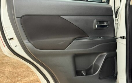 Mitsubishi Outlander III рестайлинг 3, 2018 год, 2 399 000 рублей, 29 фотография