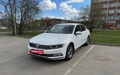 Volkswagen Passat B8 рестайлинг, 2017 год, 1 830 000 рублей, 10 фотография