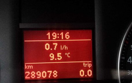 Volkswagen Touran III, 2005 год, 690 000 рублей, 5 фотография