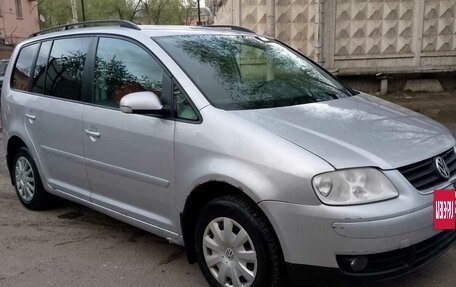 Volkswagen Touran III, 2005 год, 690 000 рублей, 2 фотография
