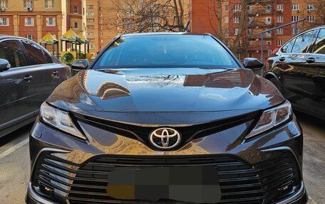 Toyota Camry, 2021 год, 3 450 000 рублей, 2 фотография