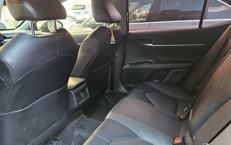 Toyota Camry, 2021 год, 3 450 000 рублей, 10 фотография