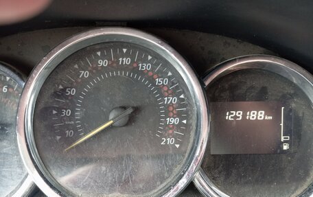 Renault Logan II, 2019 год, 900 000 рублей, 4 фотография