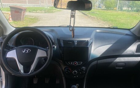 Hyundai Solaris II рестайлинг, 2012 год, 750 000 рублей, 9 фотография