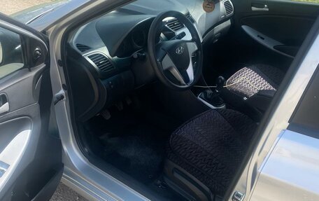 Hyundai Solaris II рестайлинг, 2012 год, 750 000 рублей, 8 фотография