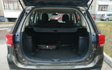 Mitsubishi Outlander III рестайлинг 3, 2015 год, 1 990 000 рублей, 3 фотография