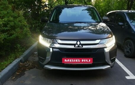 Mitsubishi Outlander III рестайлинг 3, 2015 год, 1 990 000 рублей, 8 фотография