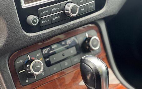 Volkswagen Touareg III, 2011 год, 2 290 000 рублей, 21 фотография