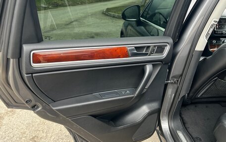 Volkswagen Touareg III, 2011 год, 2 290 000 рублей, 26 фотография