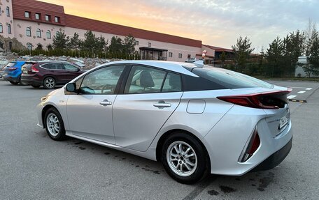 Toyota Prius IV XW50, 2018 год, 2 200 000 рублей, 6 фотография