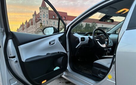 Toyota Prius IV XW50, 2018 год, 2 200 000 рублей, 7 фотография