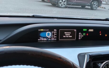 Toyota Prius IV XW50, 2018 год, 2 200 000 рублей, 9 фотография