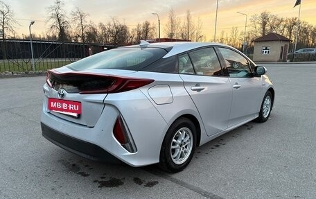 Toyota Prius IV XW50, 2018 год, 2 200 000 рублей, 4 фотография