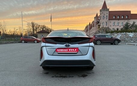 Toyota Prius IV XW50, 2018 год, 2 200 000 рублей, 5 фотография